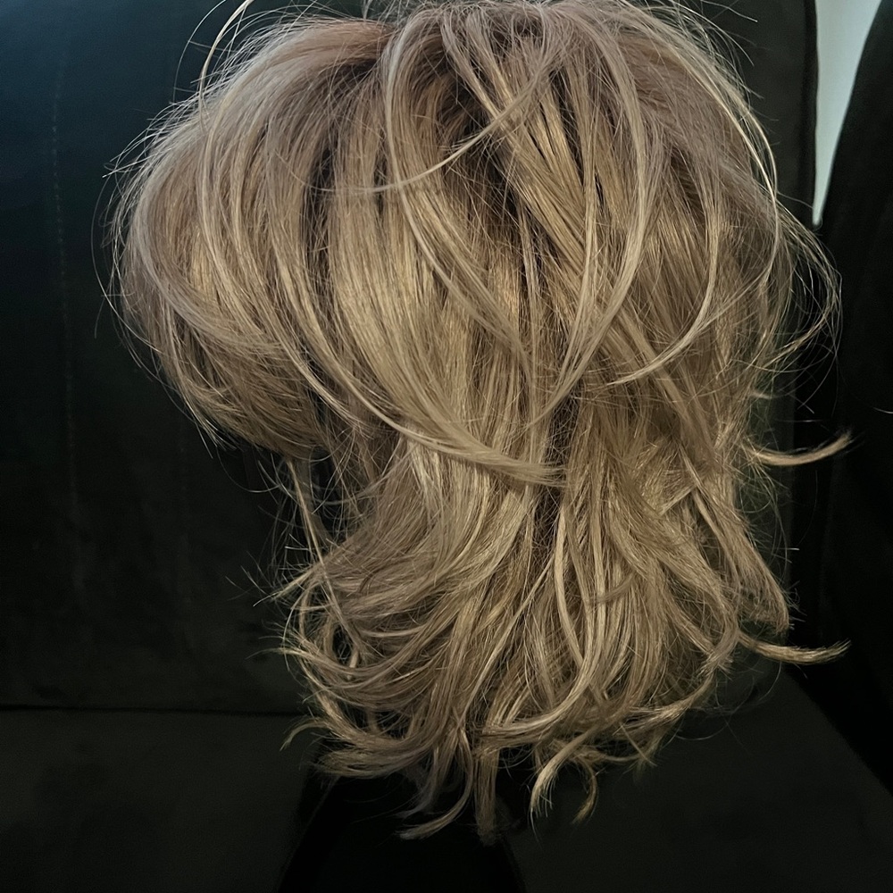 Tress Allure
Flawless Waves
Worn once
Color: 52/38/49/R8
Smokey Toffee - Picture 3 of 4